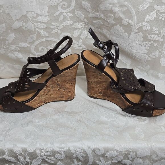 Charlotte Russe Brown Faux Leatger Wedge Sandals - Picture 3 of 7